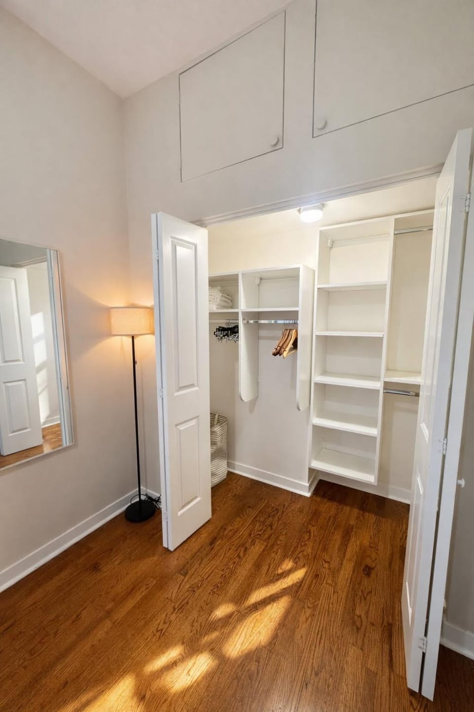 Flexhome West Town - Spacious 2BR Duplex - Sleeps 8 Apartment in Chicago