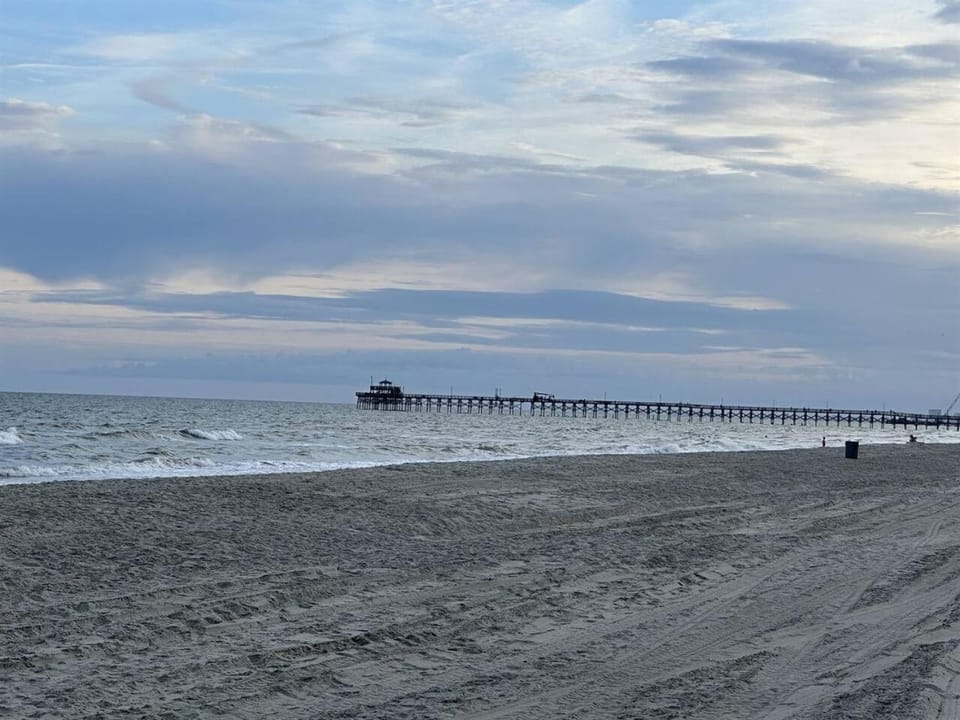 Beach House on Channel, Private dock,Walk to Beach House in North Myrtle Beach
