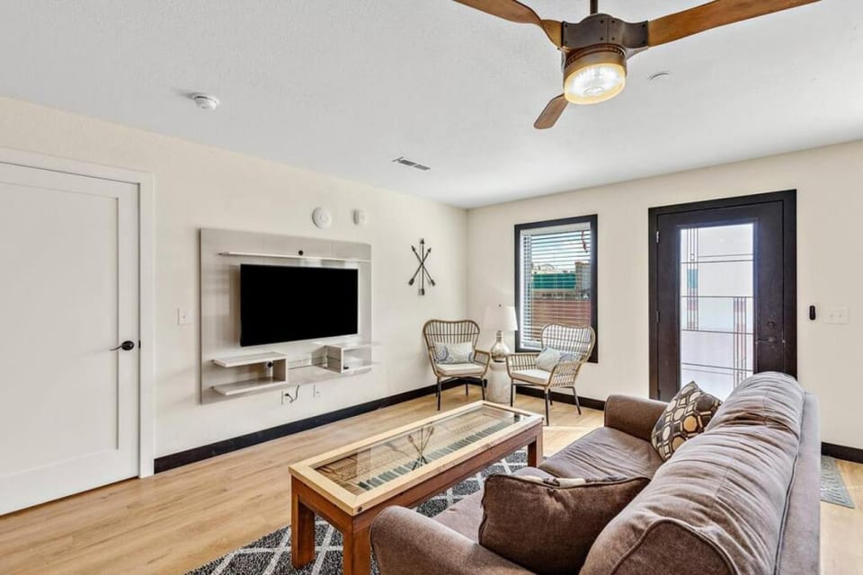 Modern 2 bdrm loft near restaurants and attractions Apartment in Rapid City