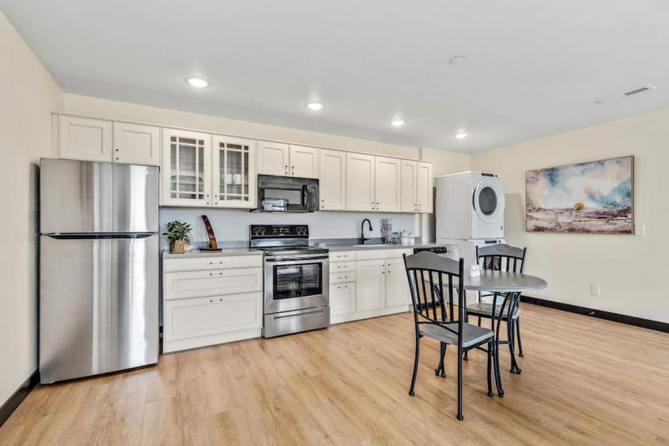 Modern 2 bdrm loft near restaurants and attractions Apartment in Rapid City