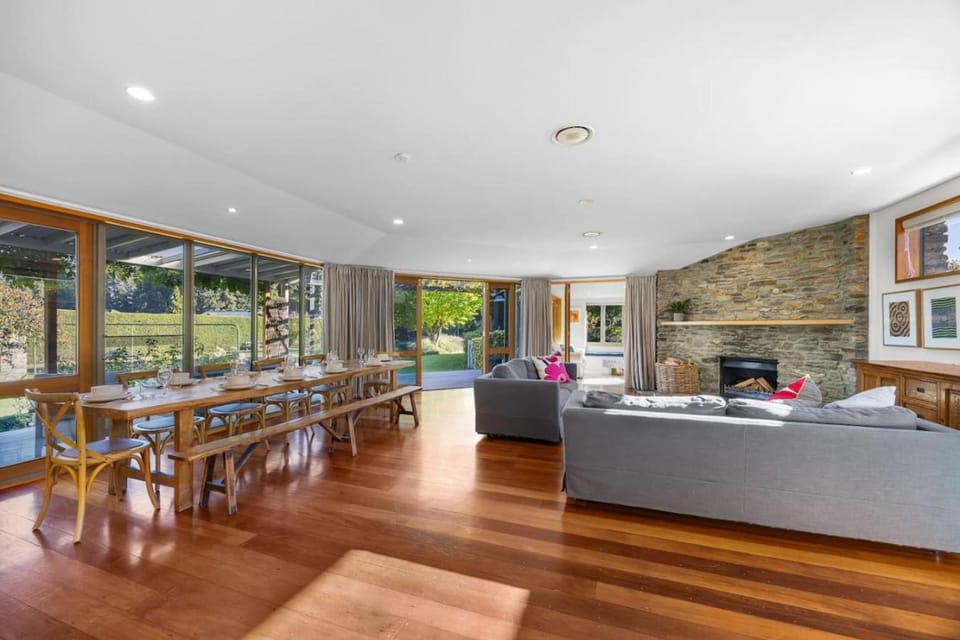 Wanaka Lakeside Serenity at Eely Point with Pool House in Wanaka