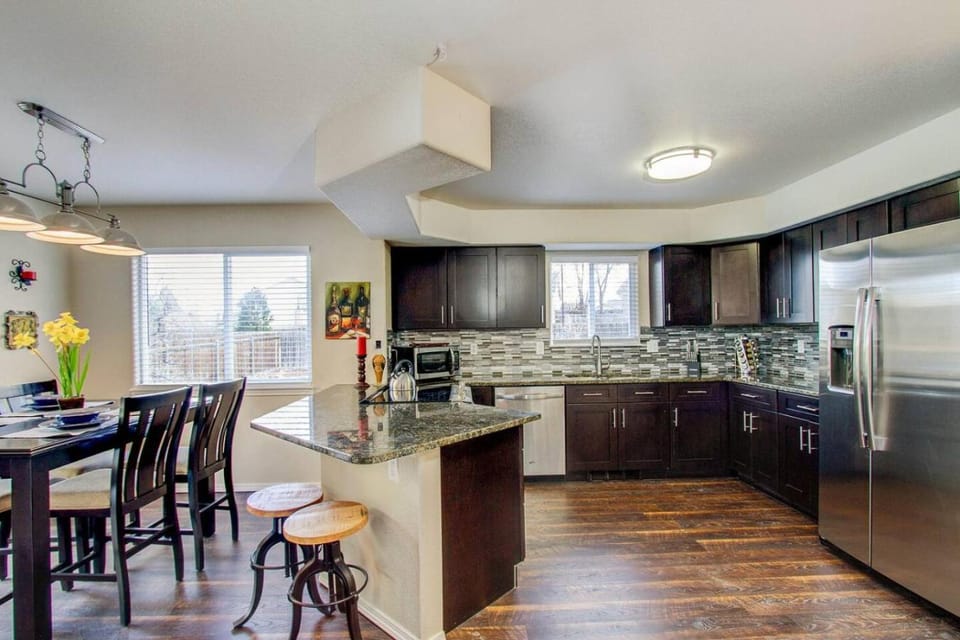 Spacious 4BR with EV Charger and Hot Tub House in Colorado Springs