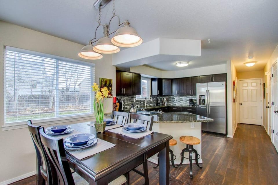 Spacious 4BR with EV Charger and Hot Tub House in Colorado Springs