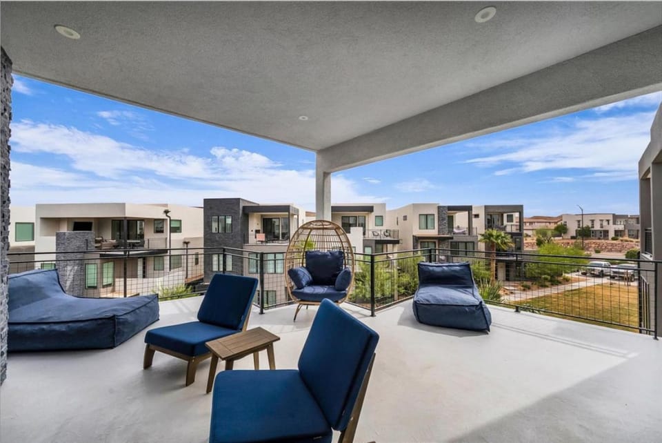 Beachwood Breeze at Desert Color by Ember Stays House in St George