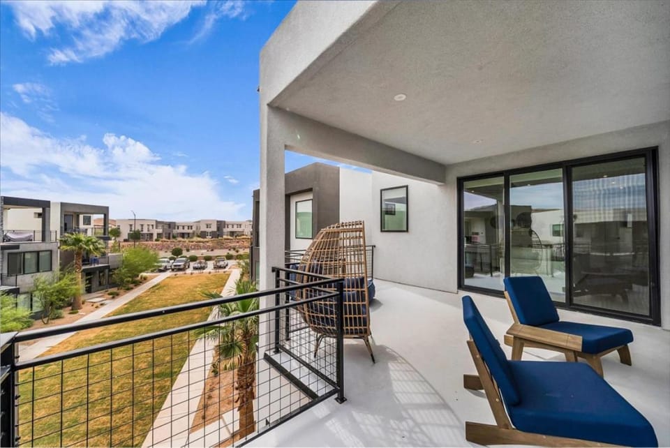 Beachwood Breeze at Desert Color by Ember Stays House in St George