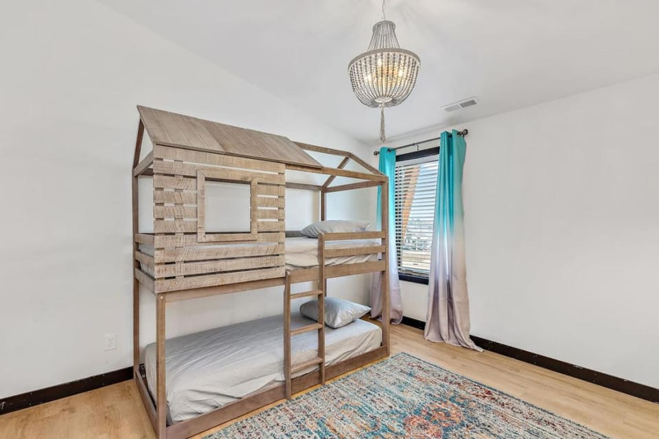 Perfectly located 3 bedroom - 2 bath apartment Apartment in Rapid City