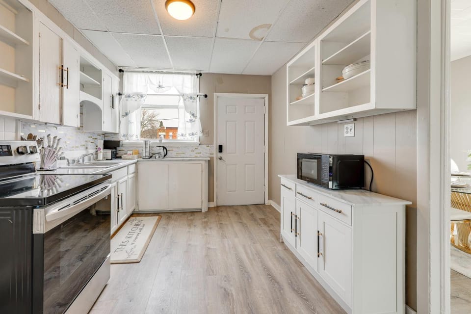 Free Parking! Townhome 3 Mi to Dtwn Rochester House in Brighton