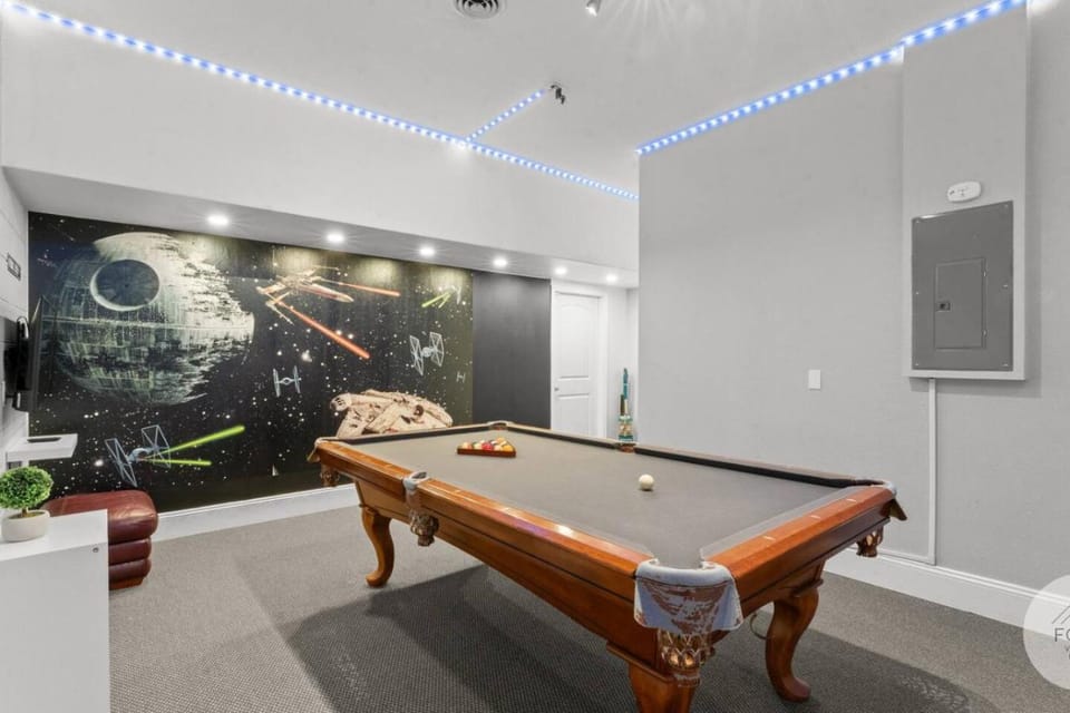 384 Resort House Game Room Pool Spa Grill House in Loughman