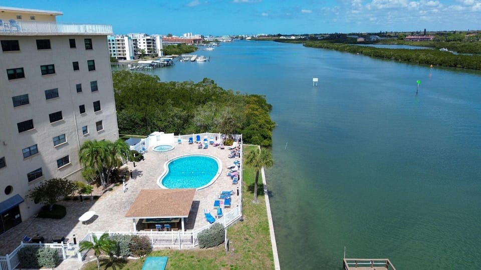 Bayshore Yacht & Tennis 205 House in Indian Shores