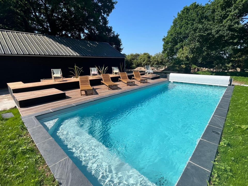 Day, Swimming pool, sunbed