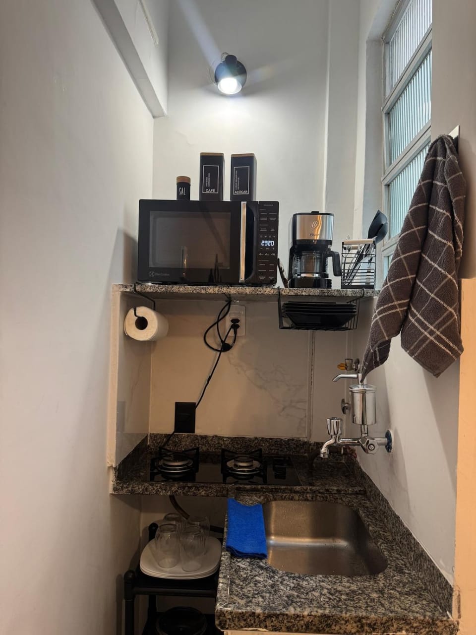 Kitchen or kitchenette, microwave, stove
