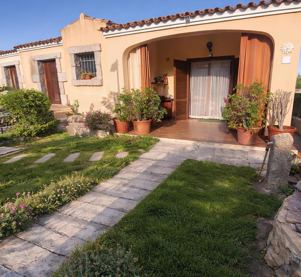 Property building, Spring, Day, Garden, Garden view