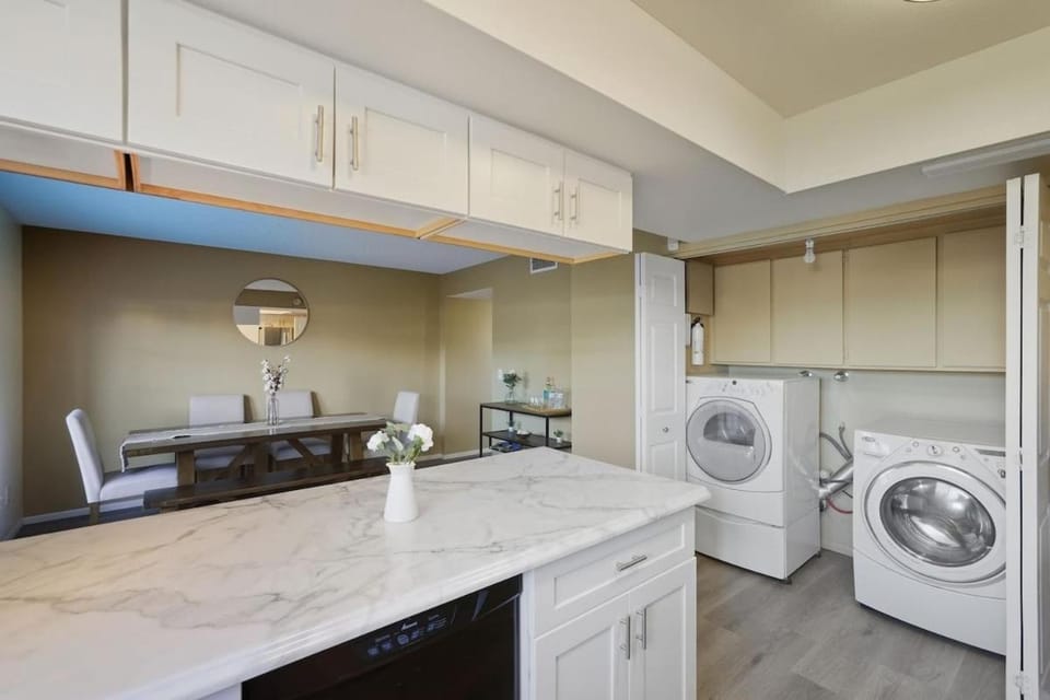 Luxury Stay Near Mayo Clinic, Old Town & Honor Health Apartment in Scottsdale