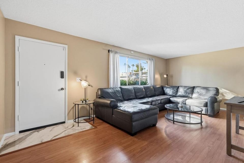Luxury Stay Near Mayo Clinic, Old Town & Honor Health Apartment in Scottsdale