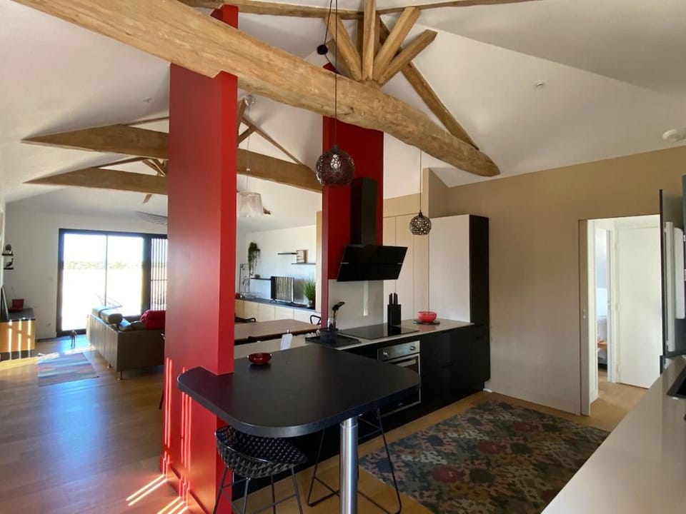 Communal lounge/ TV room, TV and multimedia, Kitchen or kitchenette, Living room, Seating area, Dining area