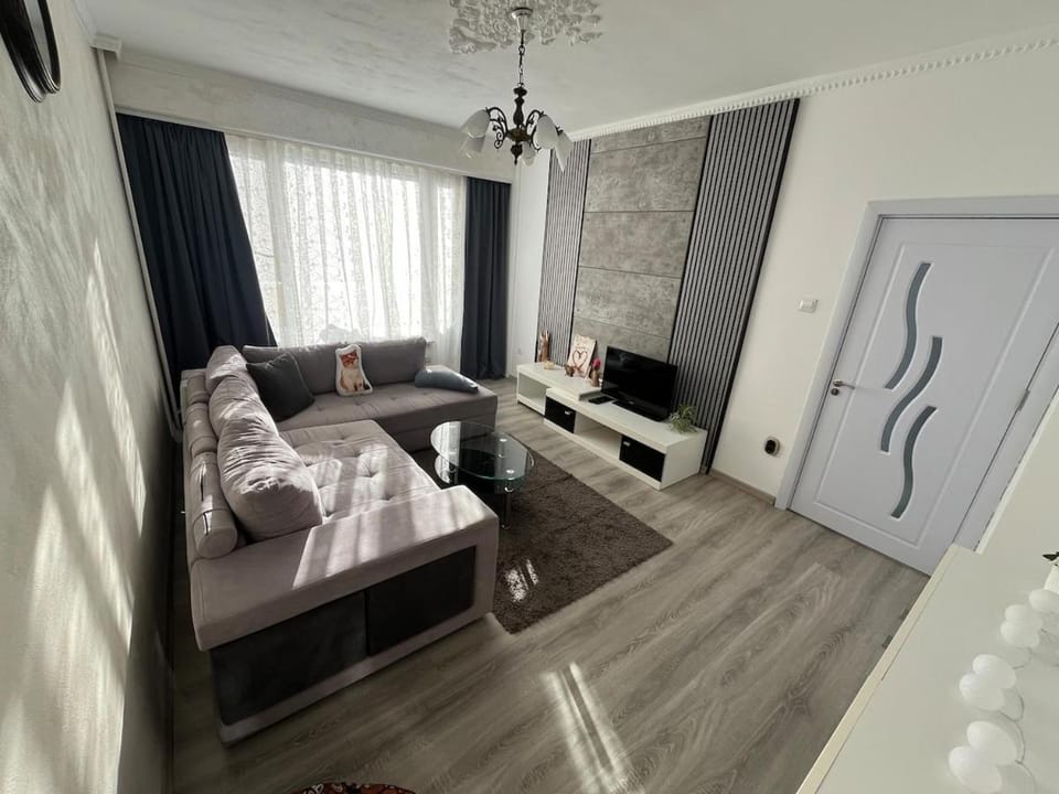 Sunny Apartment Maria near Sofia Airport, Druzhba District Apartment in Sofia