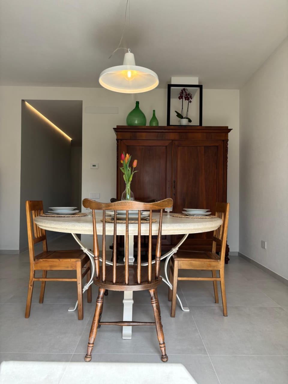 Living room, Seating area, Dining area, locker