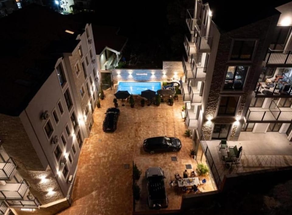 Off site, Garden