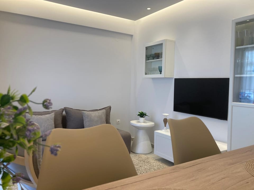 Communal lounge/ TV room, TV and multimedia, Living room