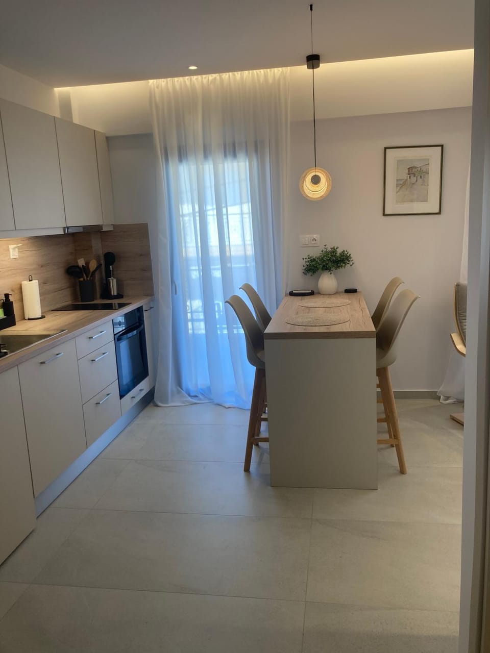 Kitchen or kitchenette, Dining area, oven, stove