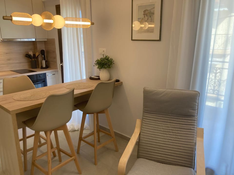 Seating area, Dining area
