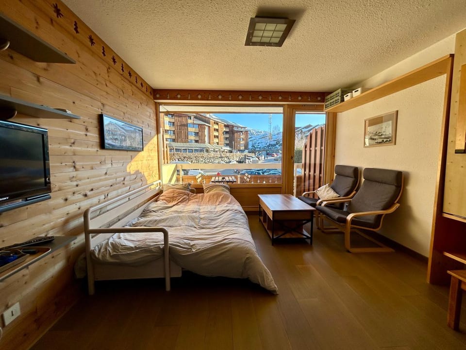 Bed, View (from property/room), Living room, Seating area