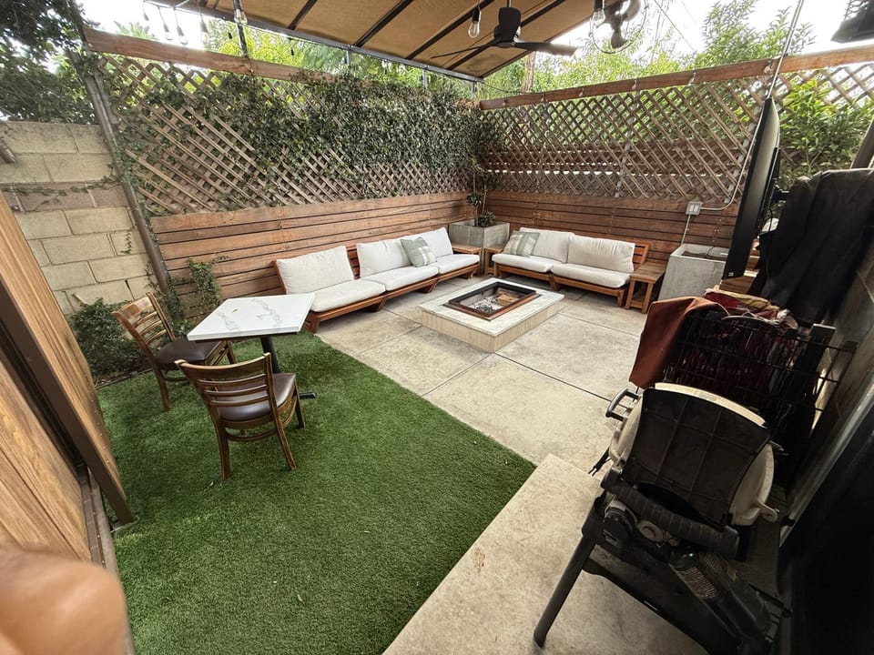 Tarzana Village Exquisite 1 Bed Oasis Apartment in Tarzana