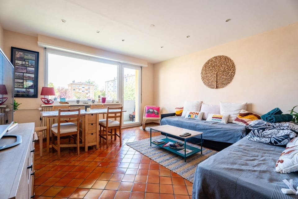 Property building, Living room, Bedroom