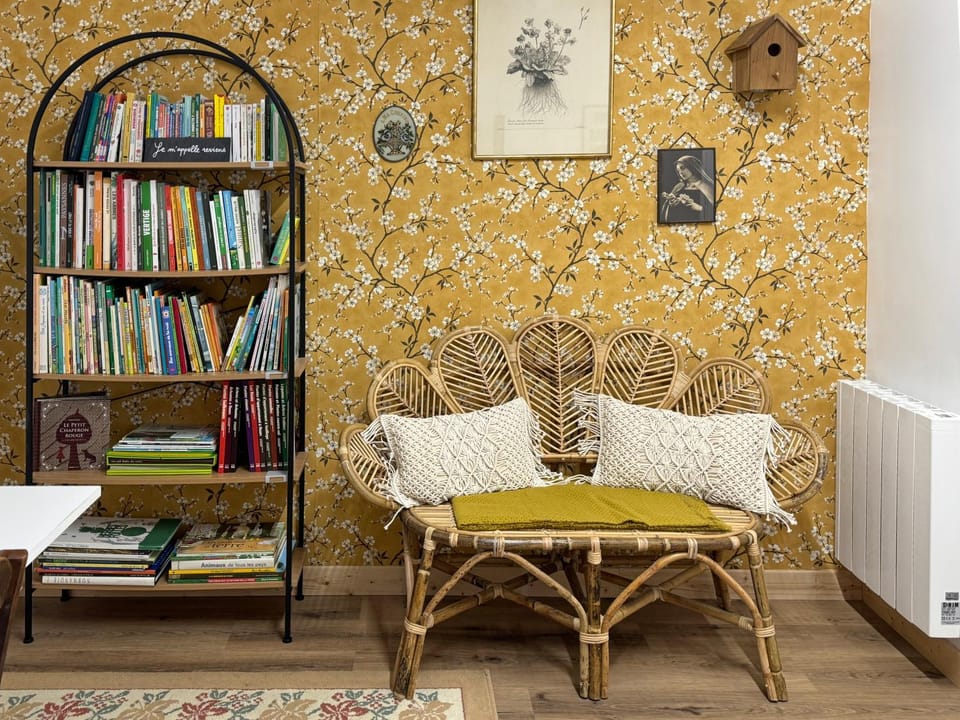 Library, Seating area