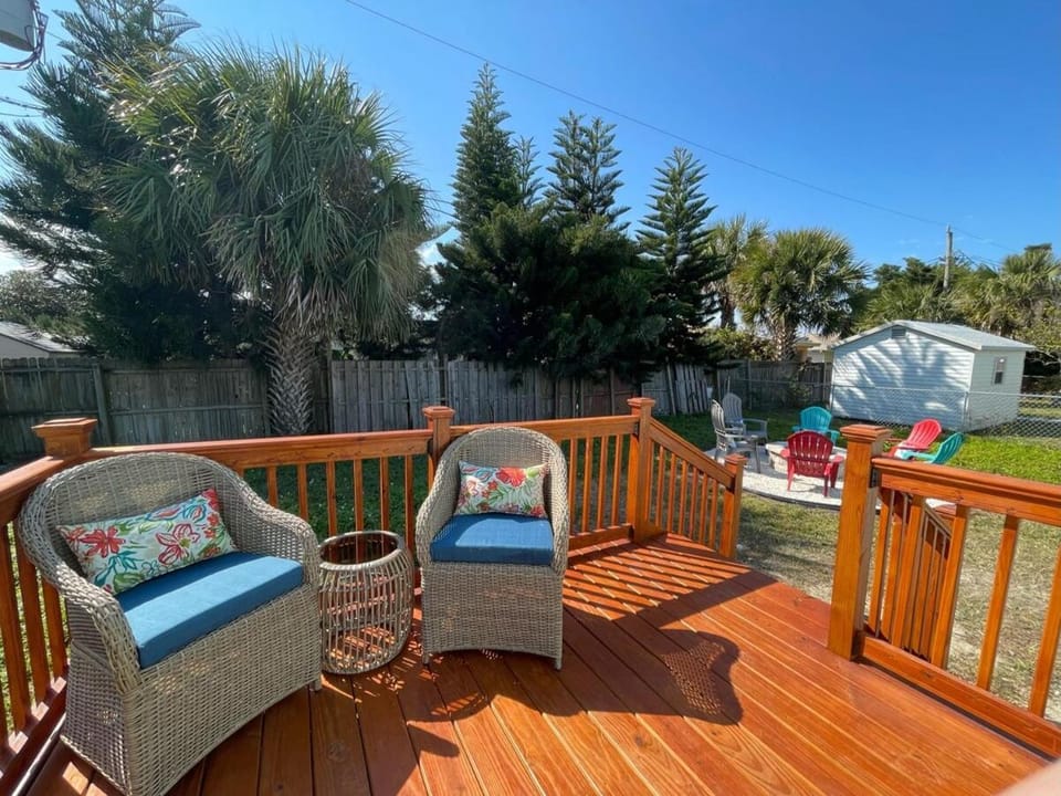 Beautiful 2 Bed 1 Bath Home Walking Distance to the Beach House in Daytona Beach Shores