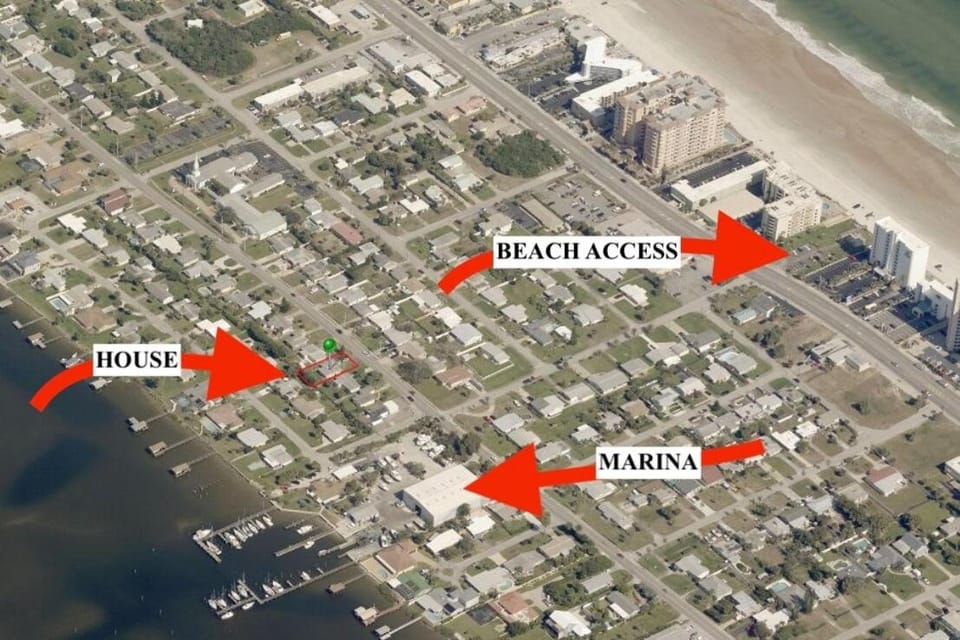 Beautiful 2 Bed 1 Bath Home Walking Distance to the Beach House in Daytona Beach Shores