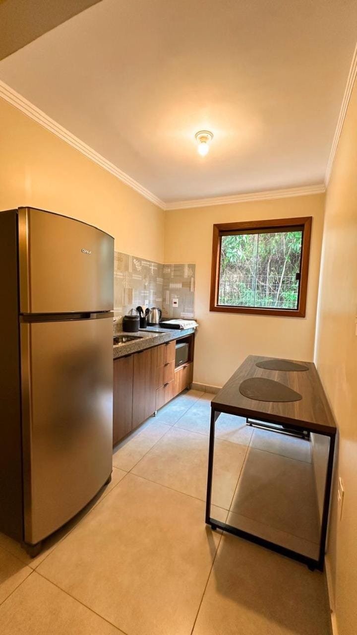 Kitchen or kitchenette, Dining area, stove