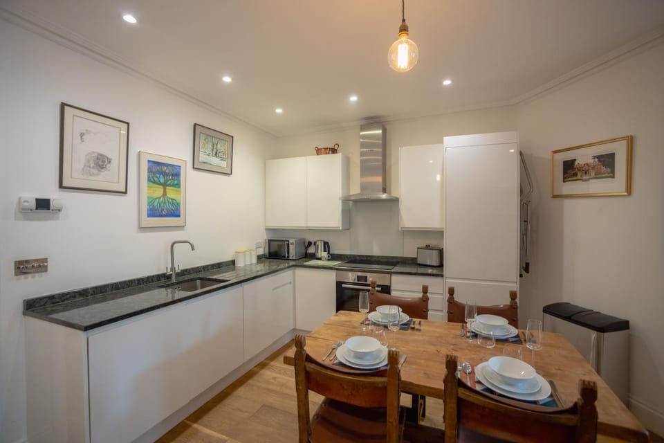 Dining area, kitchen