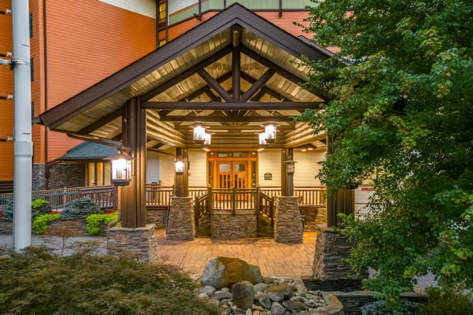 Property building, Facade/entrance, Day
