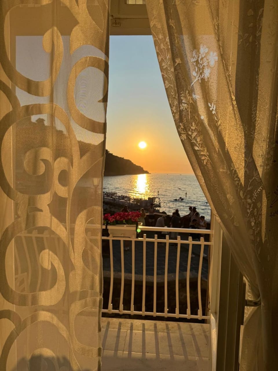 Perla da Mare Beach Front Sorrento Apartment in Sorrento