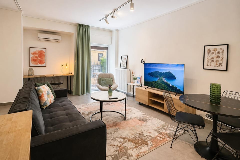 TV and multimedia, Living room, Seating area, air conditioner