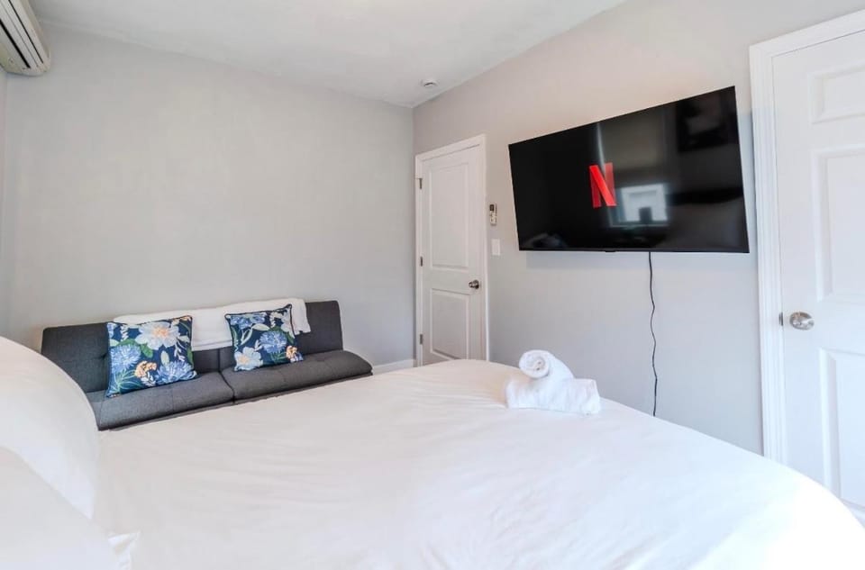 Modern 3BR 2BA Near Boston and MBTA Bright and Stylish Apartment in Somerville