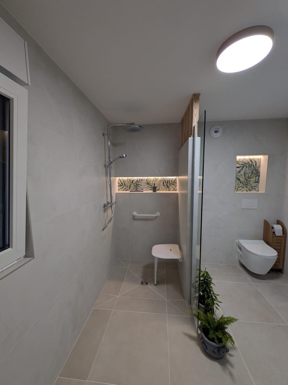 Bathroom, Facility for disabled guests