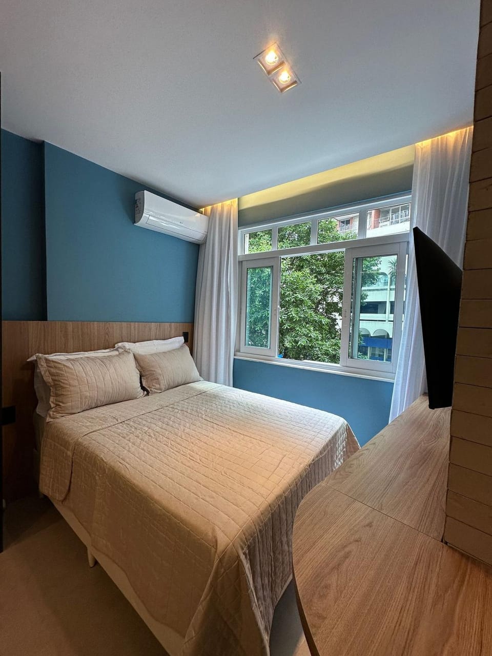 Photo of the whole room