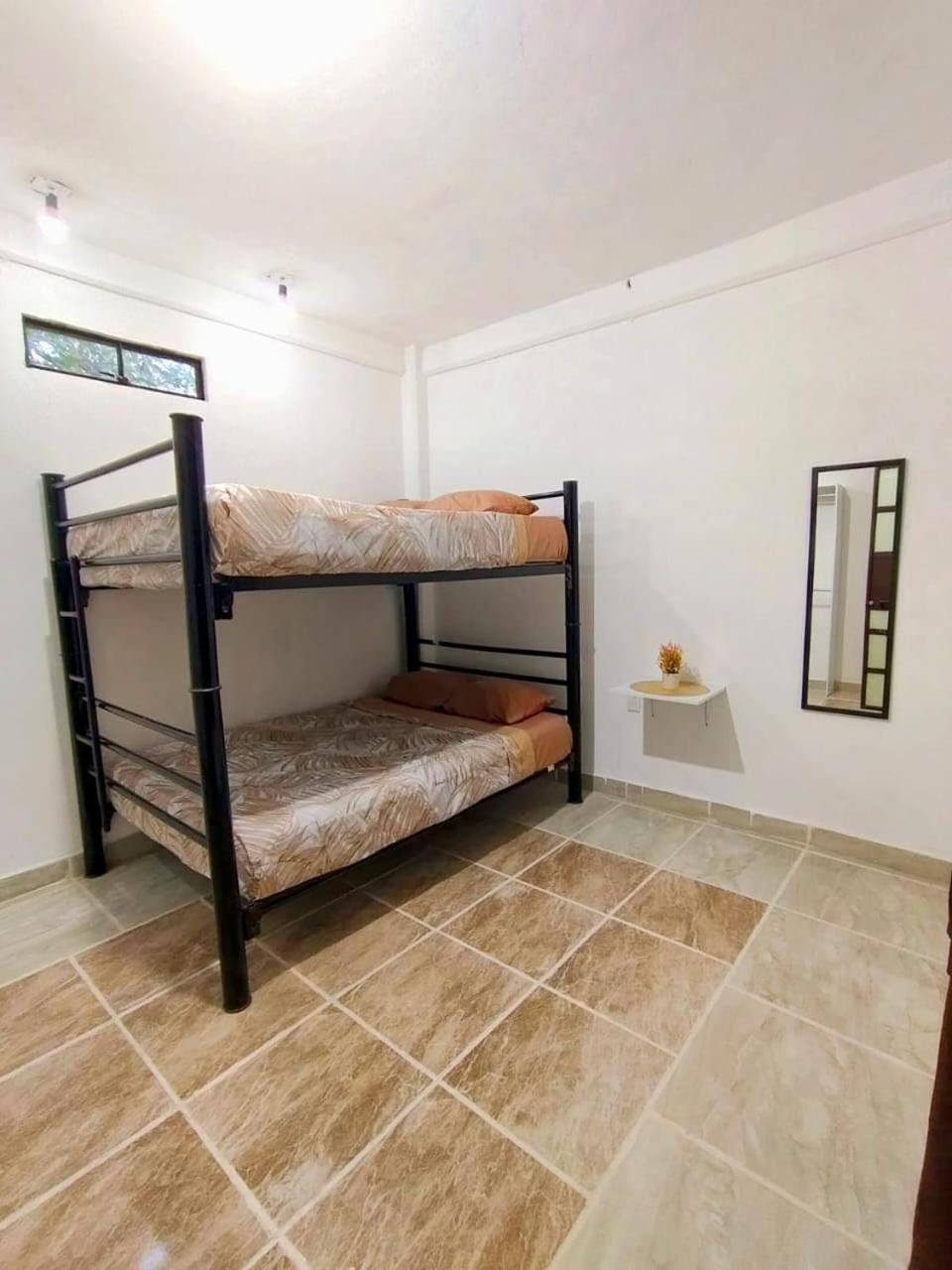 Bedroom, bunk bed