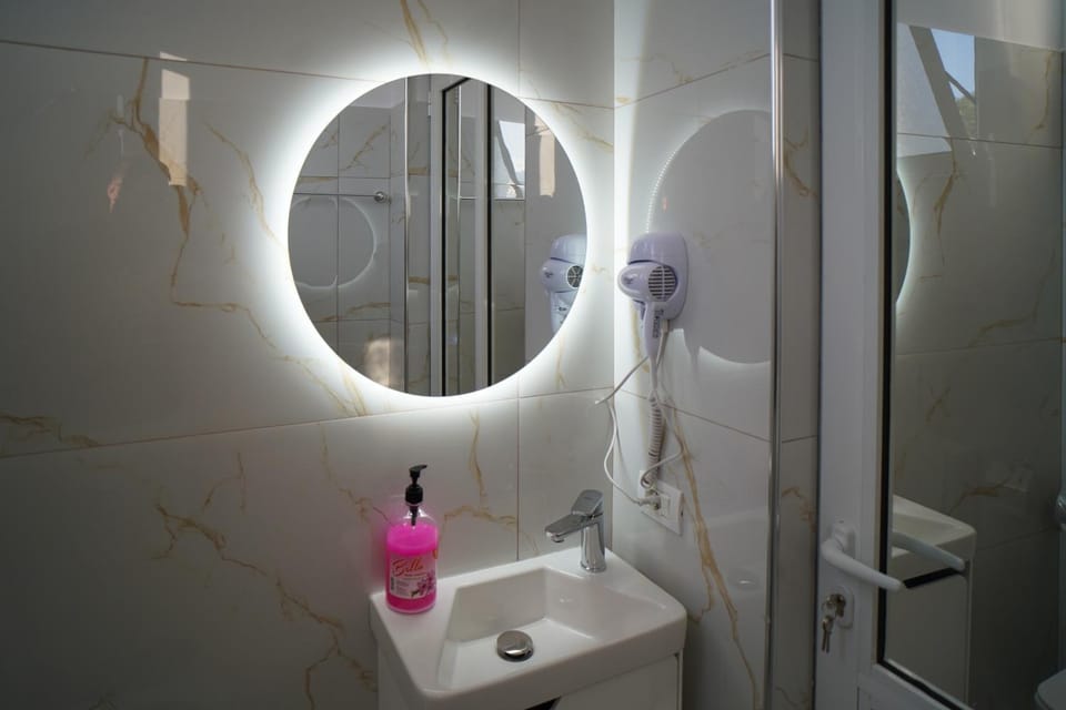 Agalliu Guest House Bed and Breakfast in Europe