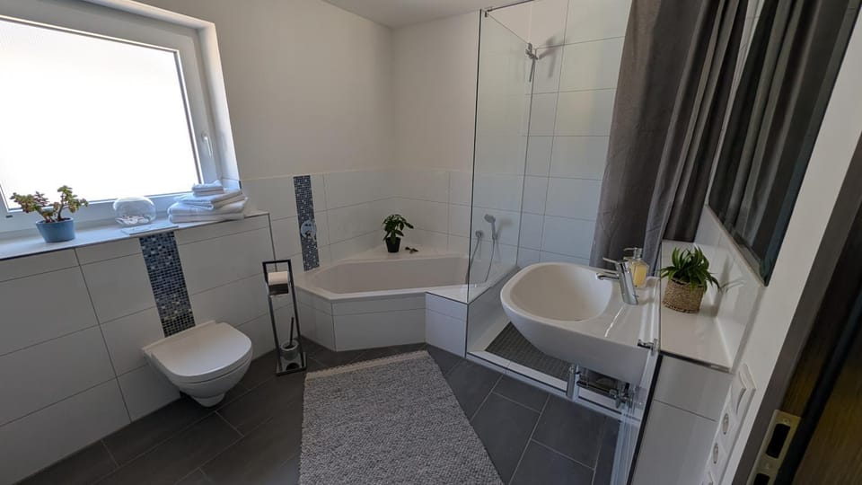 Shower, Toilet, Bathroom, Bath