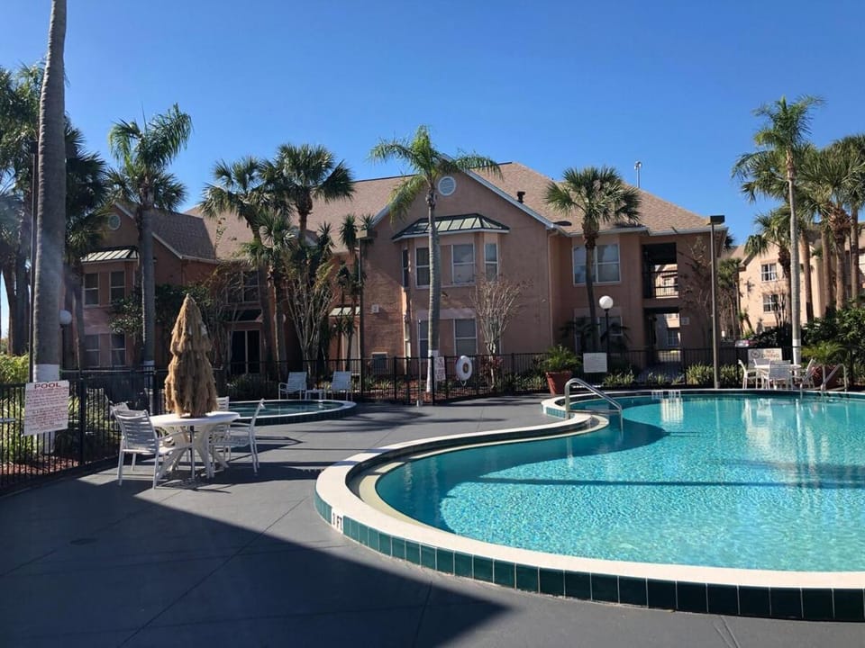 Cozy Condo Close to Disney Apartment in Bay Lake