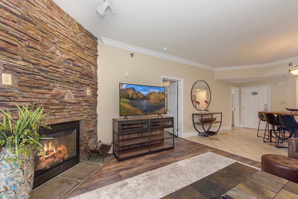 Day, TV and multimedia, Living room, fireplace, furniture