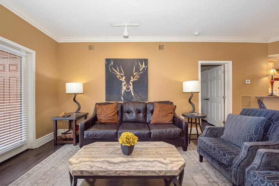 Day, Living room, Seating area, furniture