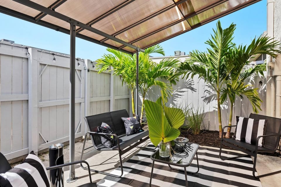 Blue Martini House in Lauderdale Lakes