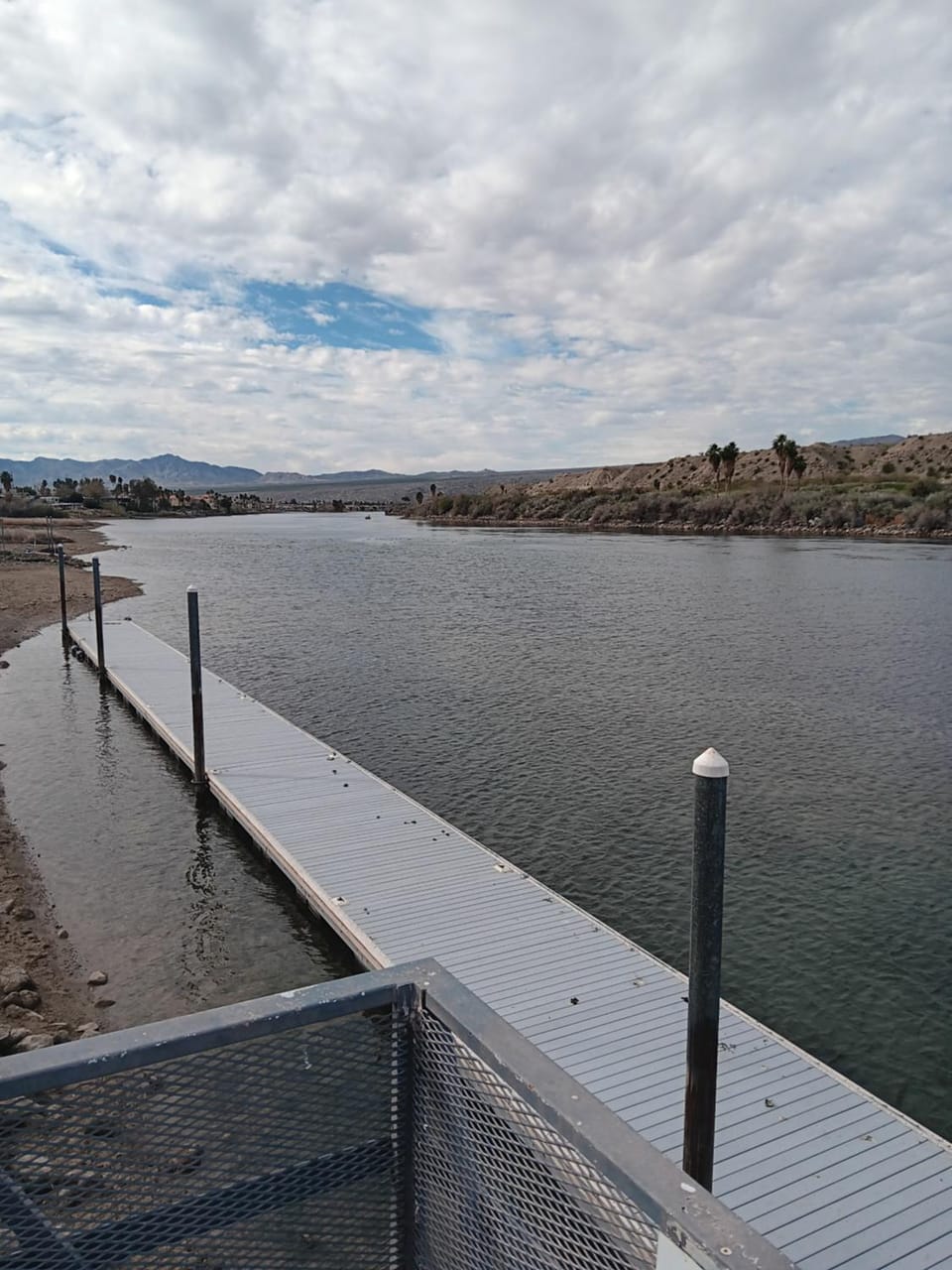 Beautiful Riverview Condo with Boatlaunch Apartment in Bullhead City