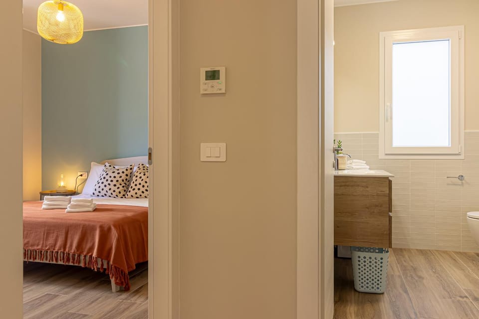Bathroom, Photo of the whole room, Bedroom