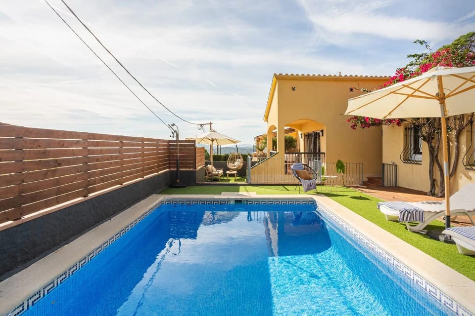Garden, Pool view, Swimming pool, sunbed
