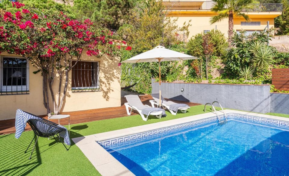 Garden, Garden view, Pool view, Swimming pool, sunbed